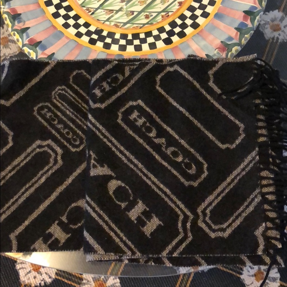 Reversible coach scarf!